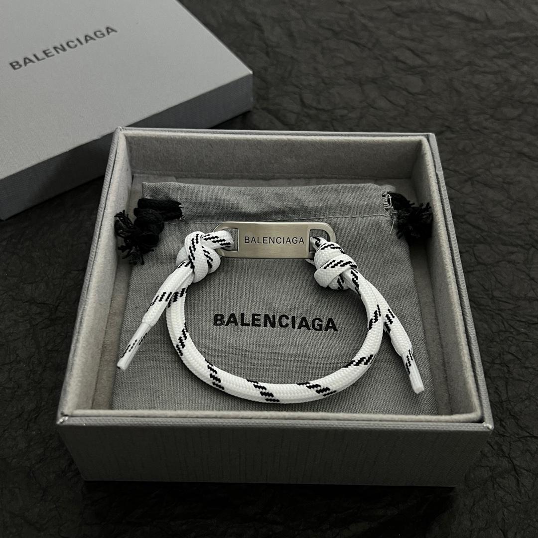 Balenciaga Plate Bracelet In White - 