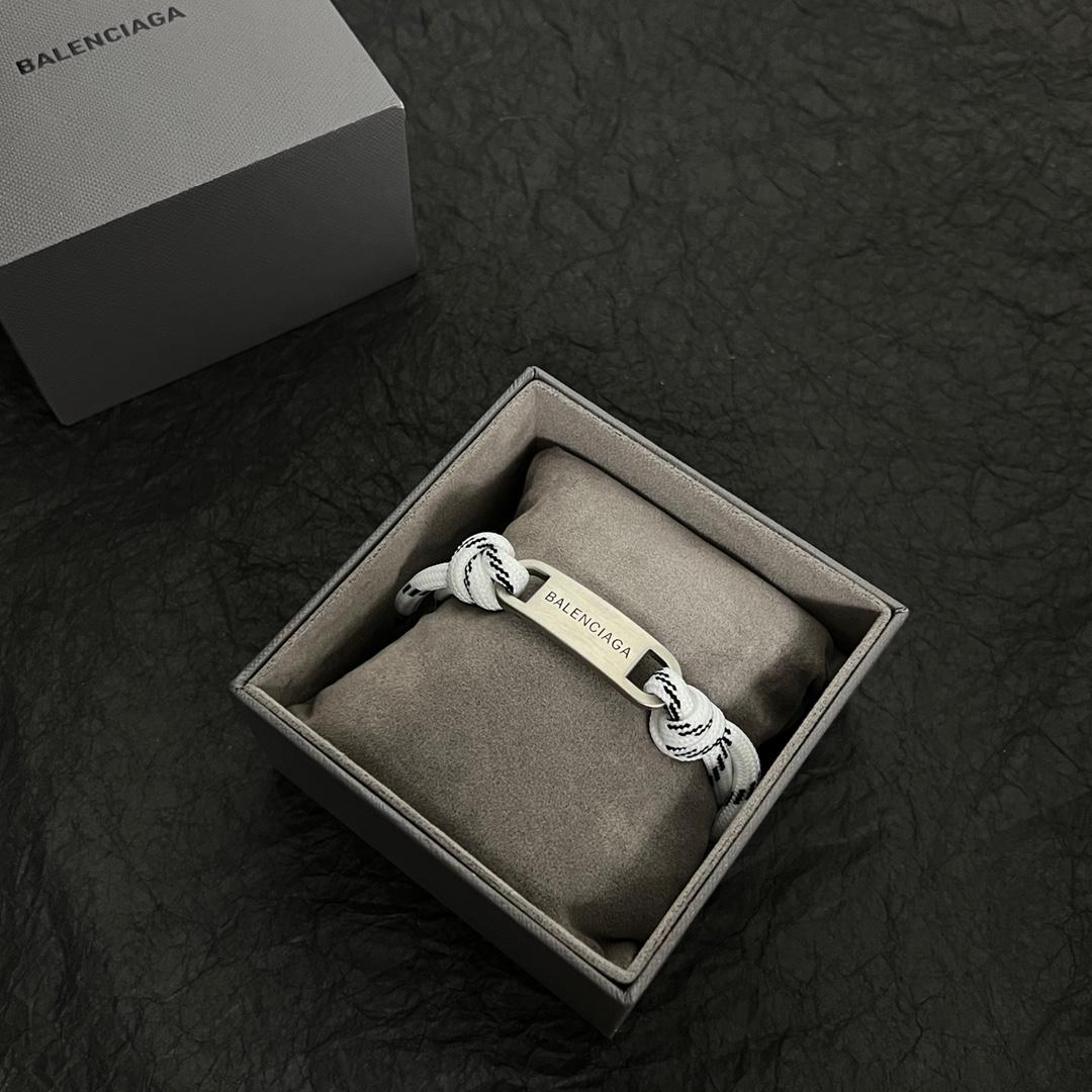 Balenciaga Plate Bracelet In White - 
