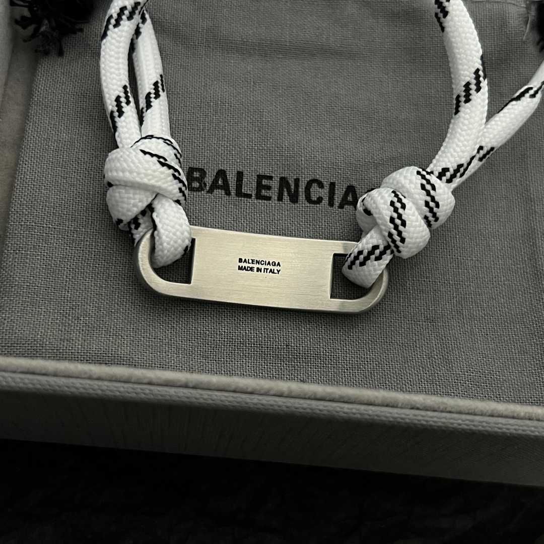 Balenciaga Plate Bracelet In White - 