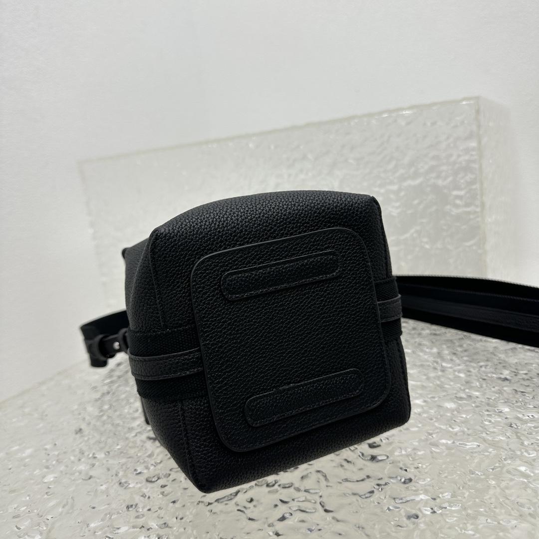 Loro Piana Micro Bale Bag  (14cm*14cm*18cm) - 