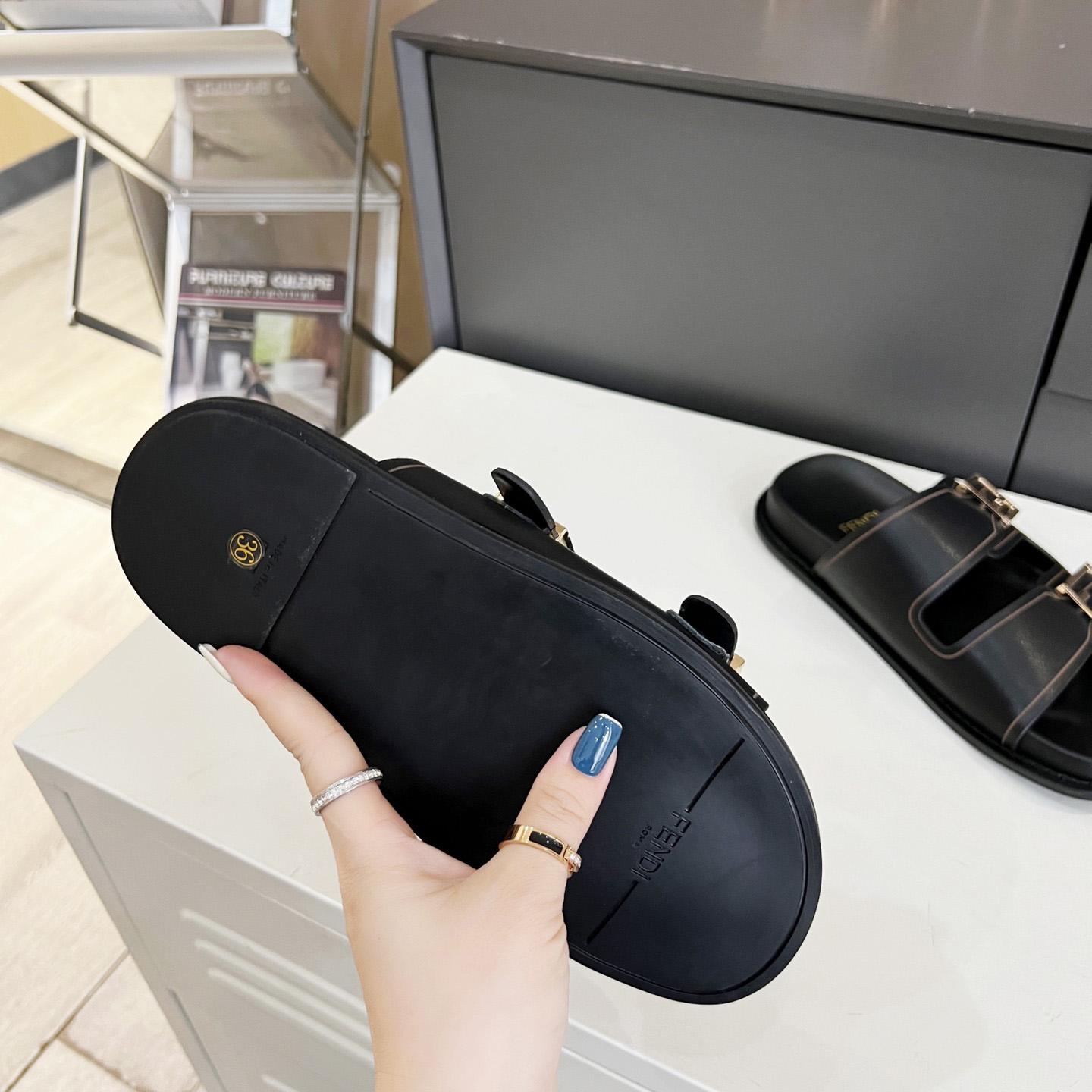 Fendi Feel Black Leather Slides - 