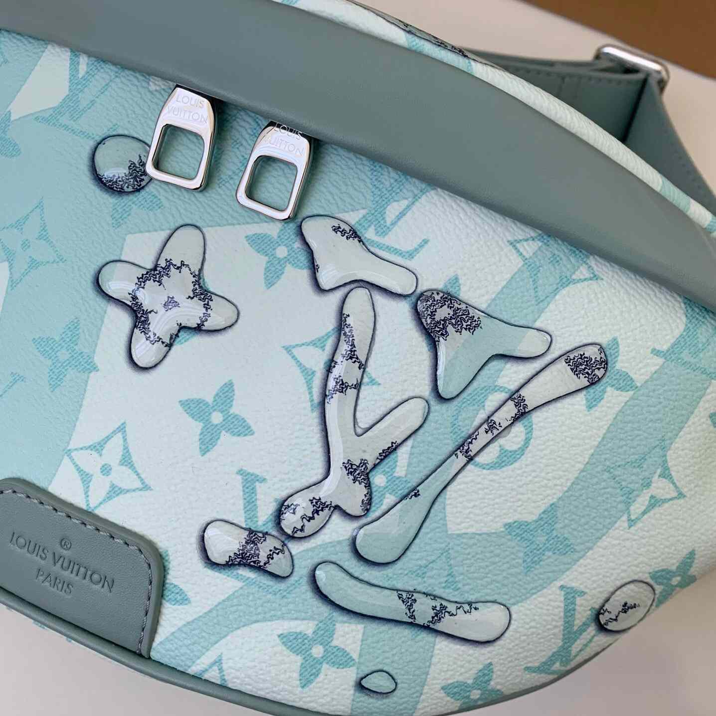 Louis Vuitton Discovery Bumbag  (44*15*9cm)   M22765 - 