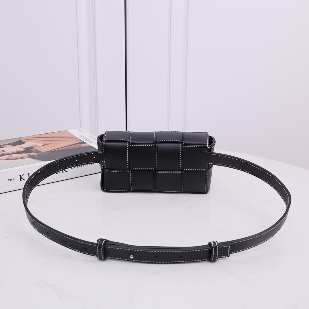 Bottega Veneta Cassette Belt Bag - 