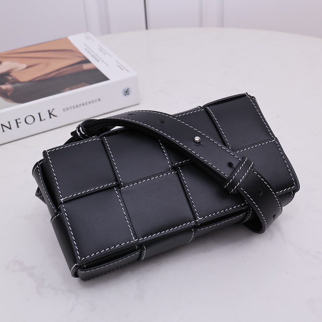 Bottega Veneta Cassette Belt Bag - 