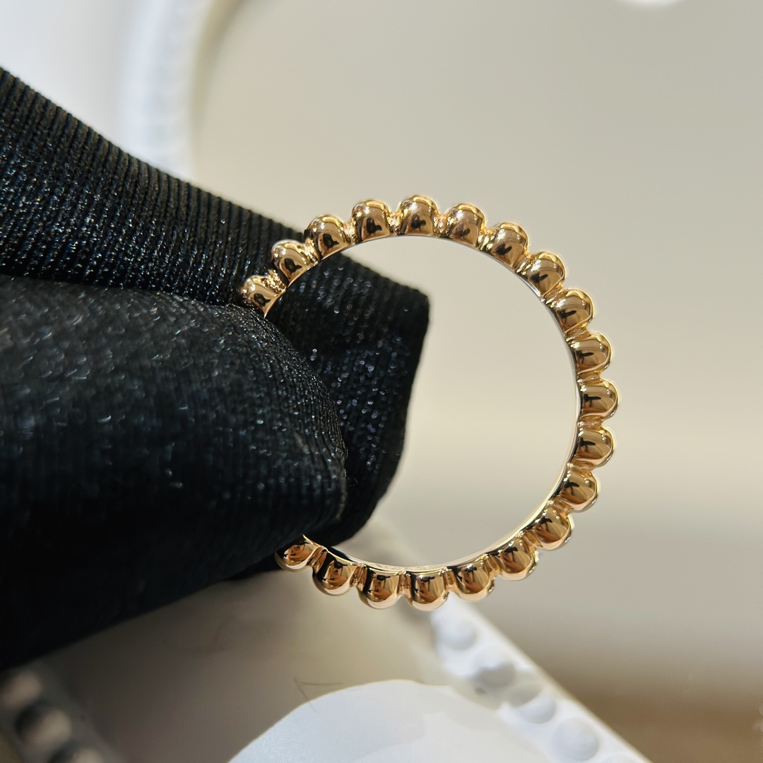 Van Cleef & Arpels Perlée Pearls Of Gold Ring - 