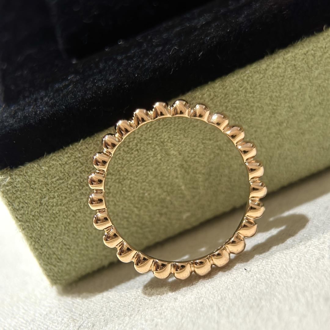 Van Cleef & Arpels Perlée Pearls Of Gold Ring - 