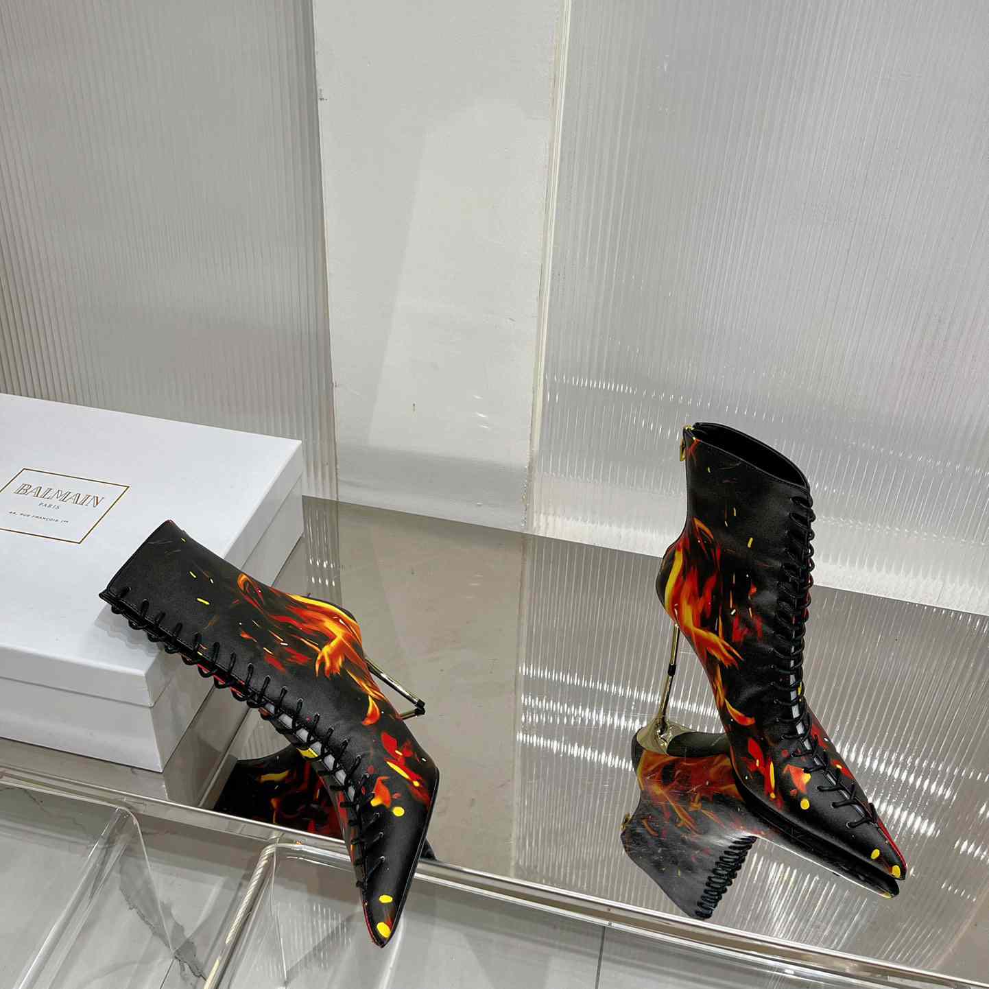 Balmain Uria Ankle Boots In Fire Print Leather - 