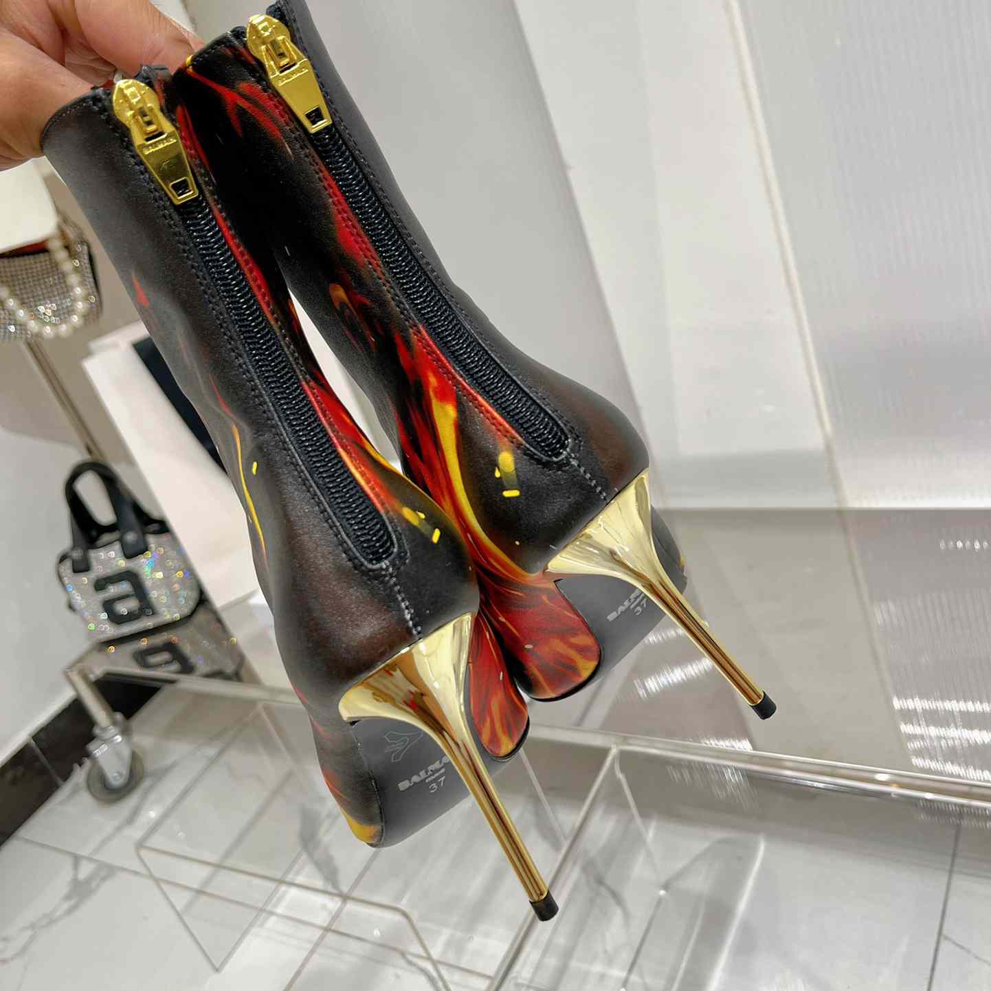 Balmain Uria Ankle Boots In Fire Print Leather - 