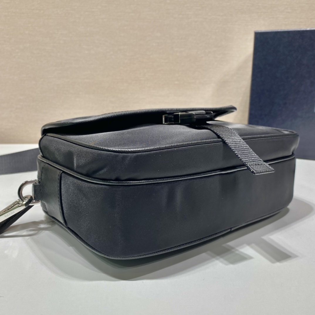 Prada Re-Nylon Saffiano Leather Shoulder Bag ( 22-16-5cm) - 