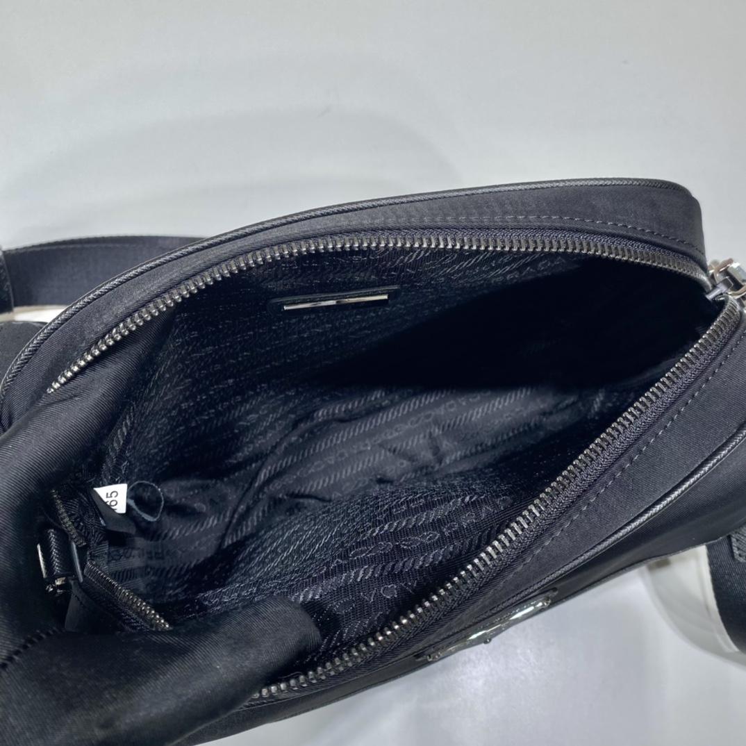 Prada Re-Nylon Saffiano Leather Shoulder Bag ( 22-16-5cm) - 