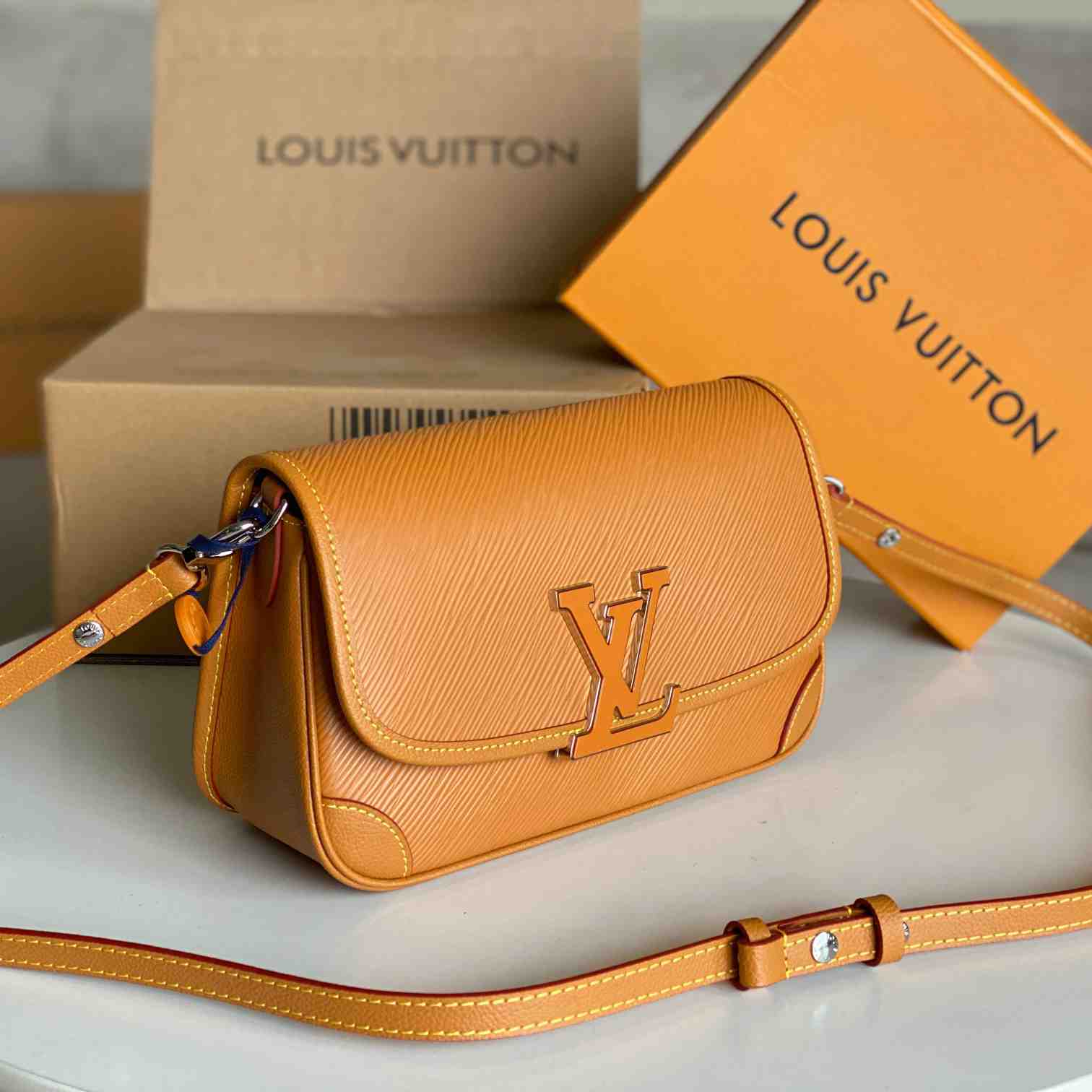 Louis Vuitton Buci    M59459 - 