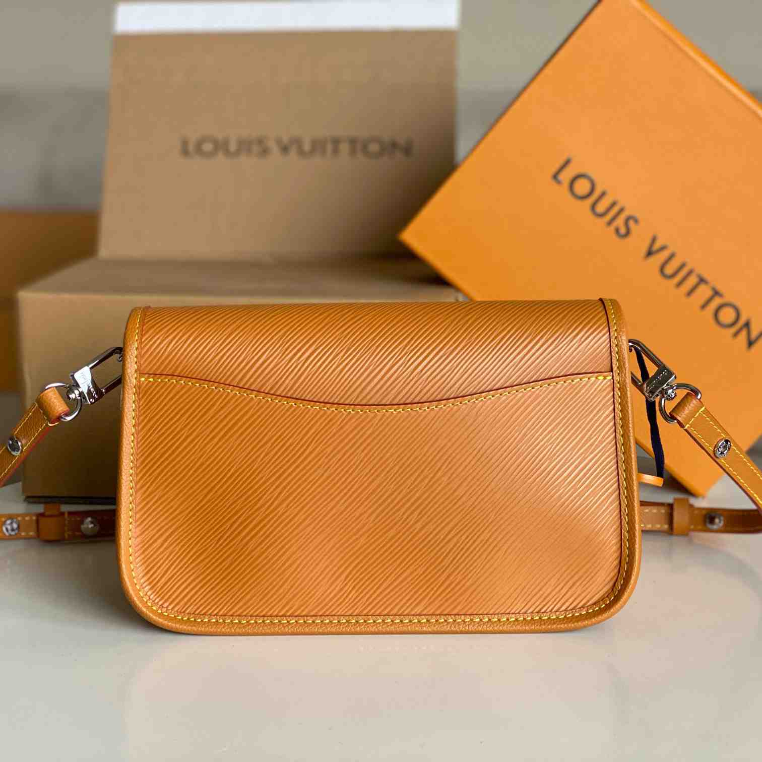 Louis Vuitton Buci    M59459 - 