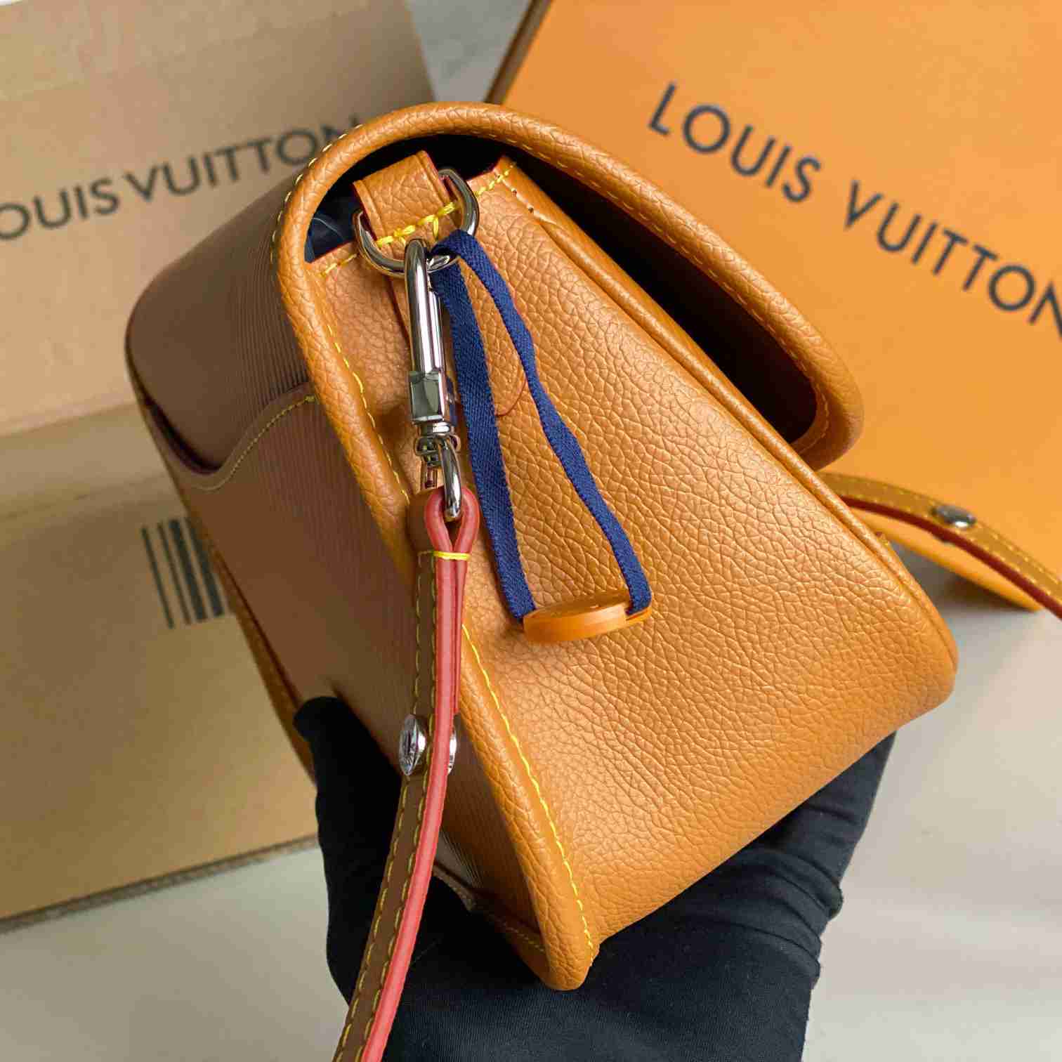 Louis Vuitton Buci    M59459 - 