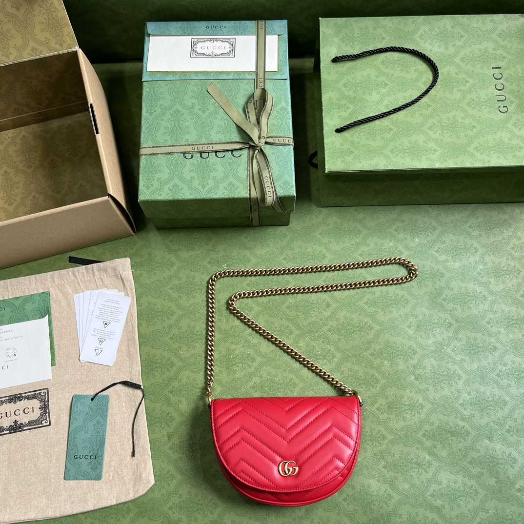 Gucci GG Marmont Matelasse Chain Mini Bag (20x 14.5x 4cm) - 