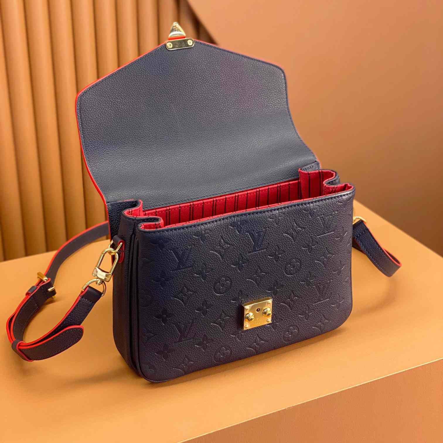 Louis Vuitton Pochette Métis (25*19*7cm)   M44071 - 