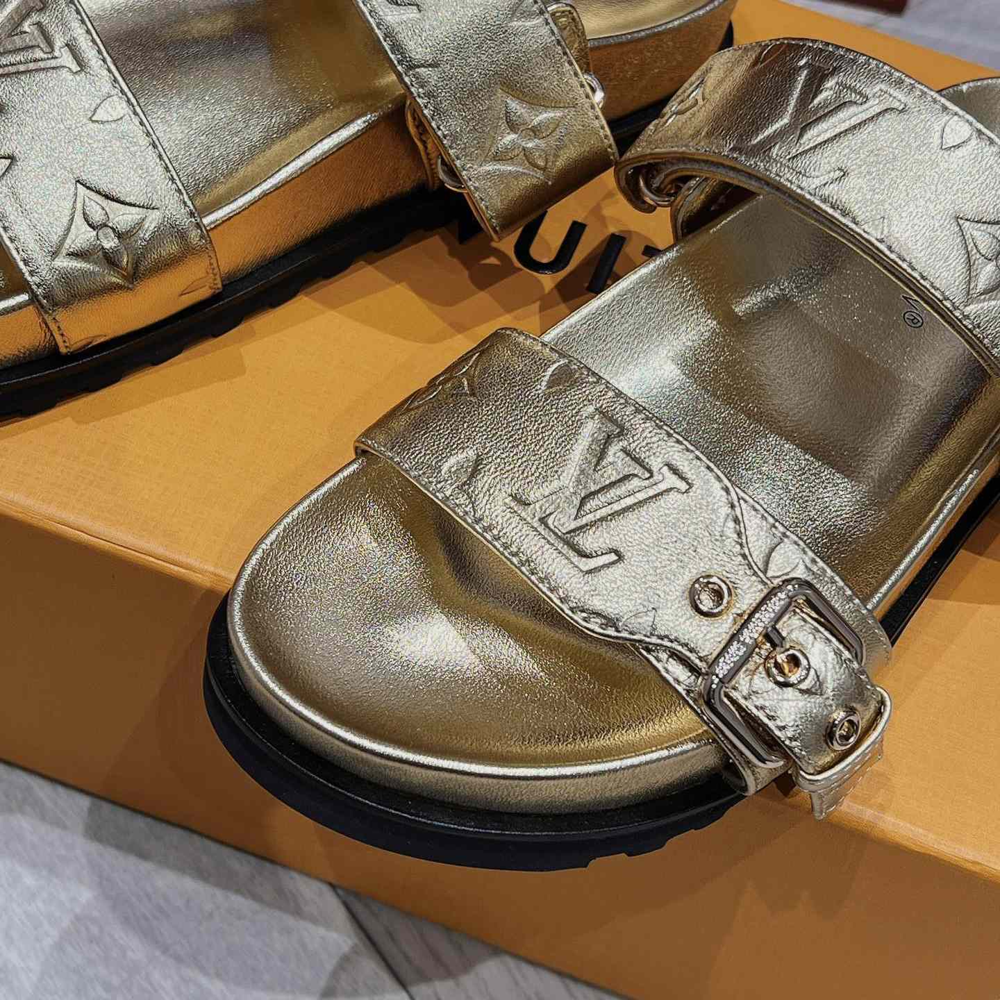 Louis Vuitton Bom Dia Flat Comfort Mules    - 
