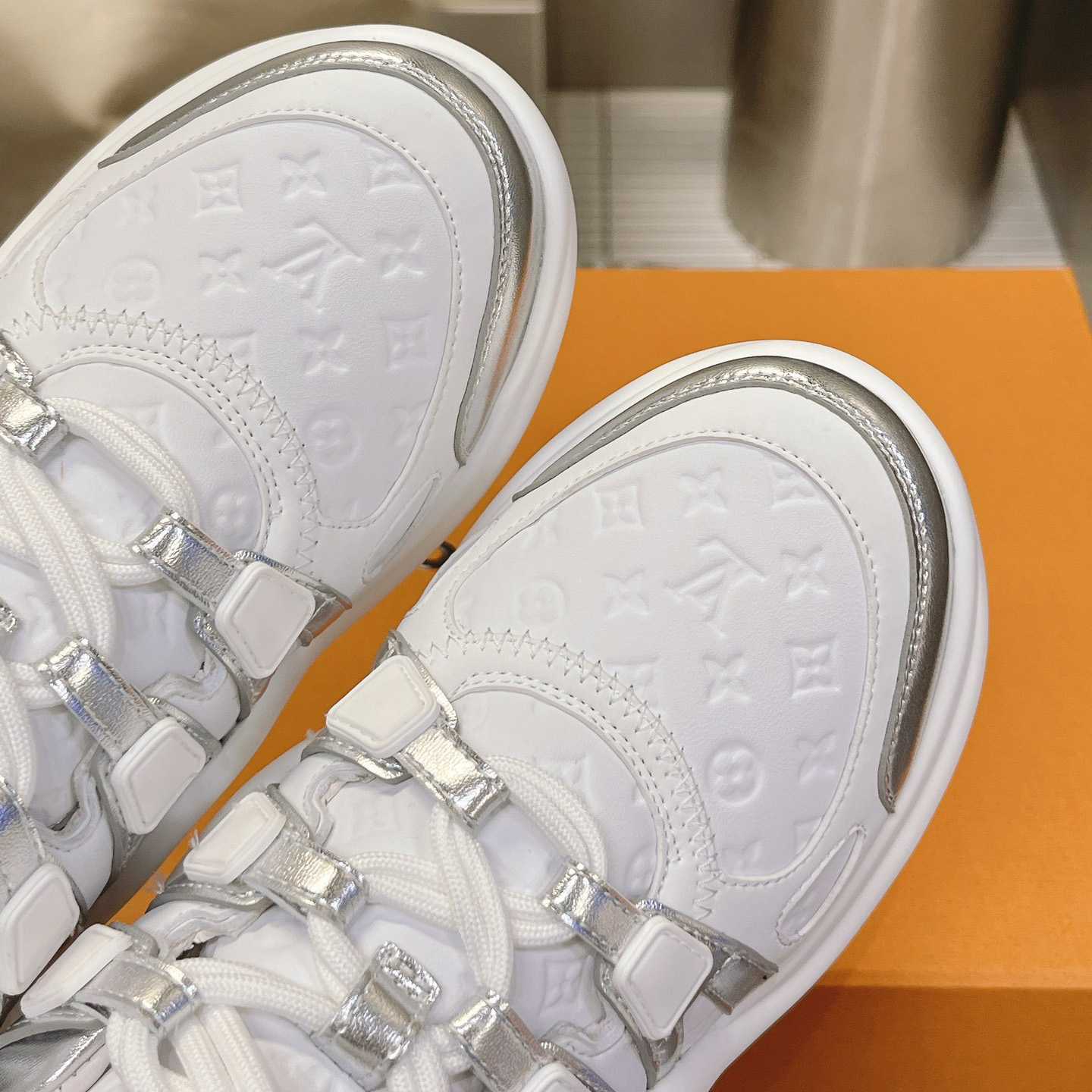 Louis Vuitton LV Archlight Sneaker     1ABVFN - 