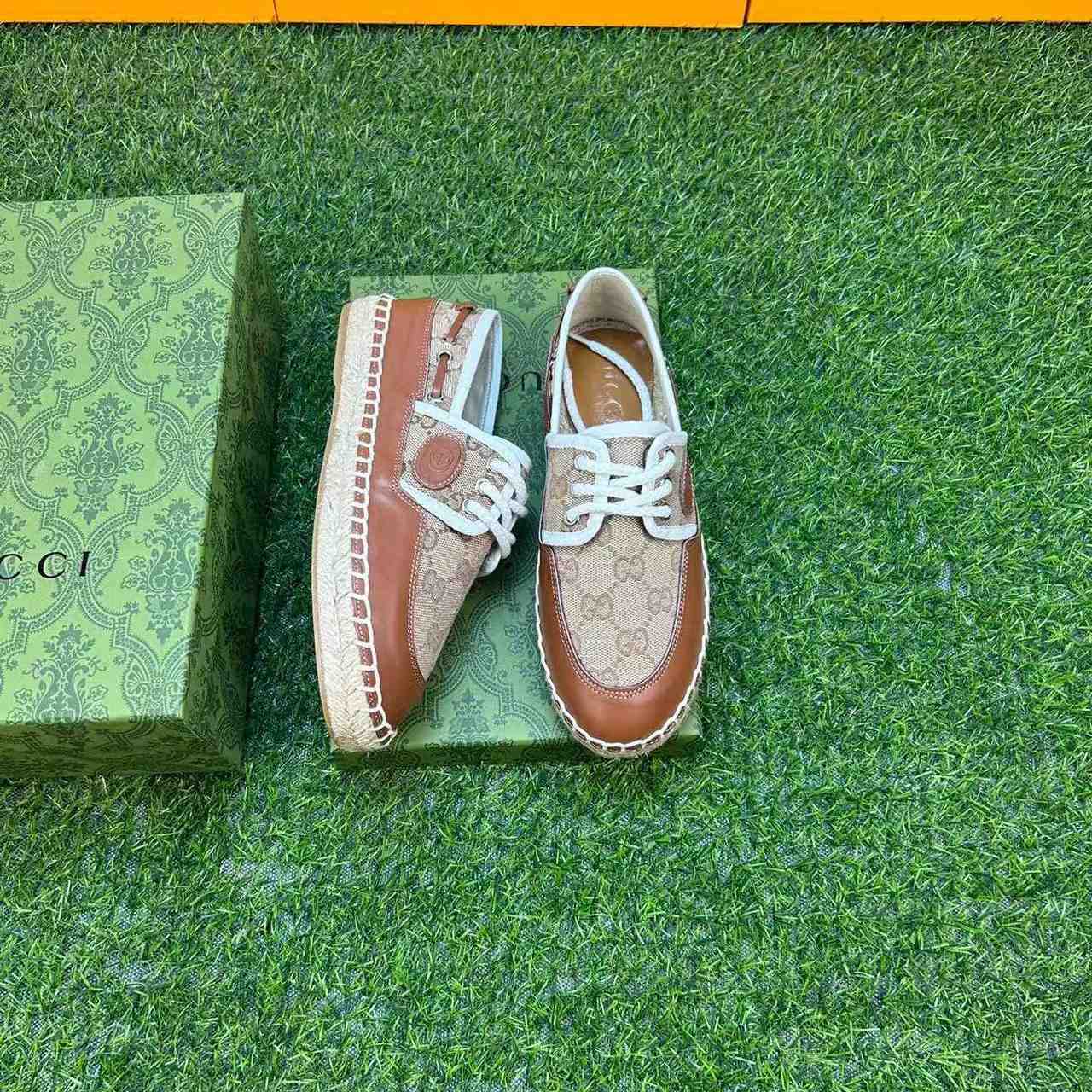 Gucci Lace-up GG Shoe - 