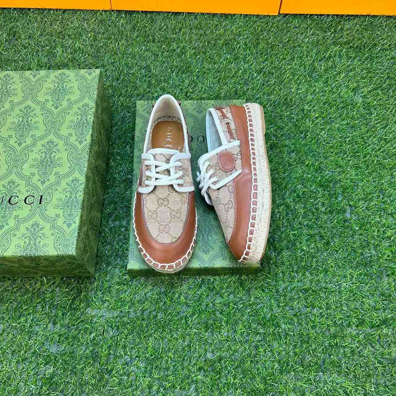 Gucci Lace-up GG Shoe - 