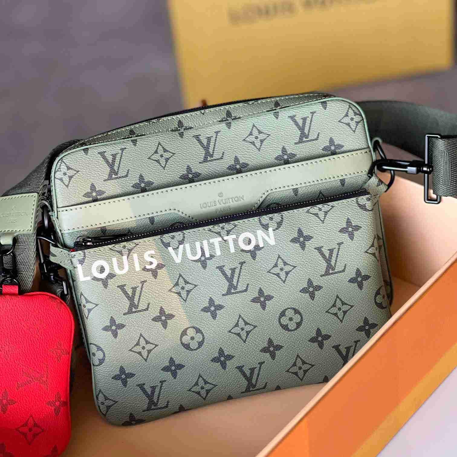 Louis Vuitton Trio Messenger   M23783 - 