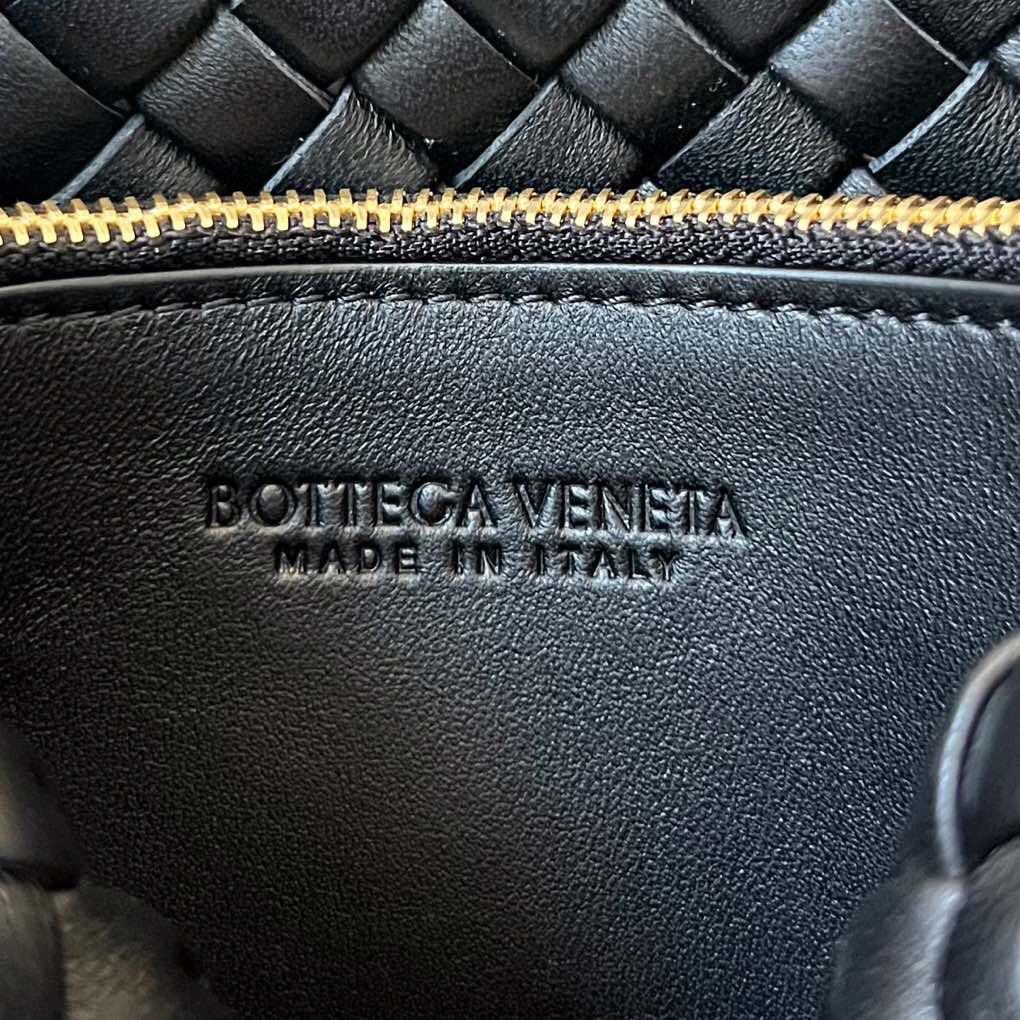 Bottega Veneta Small Cobble Shoulder Bag - 
