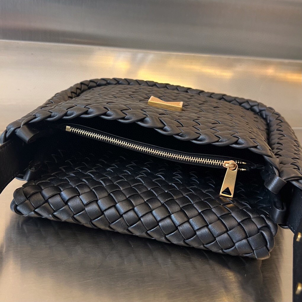 Bottega Veneta Small Cobble Shoulder Bag - 