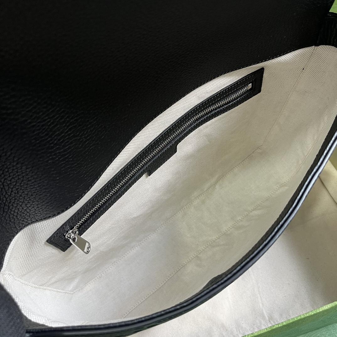Gucci Jumbo GG Medium Messenger Bag (31x 24.5x 6cm) - 