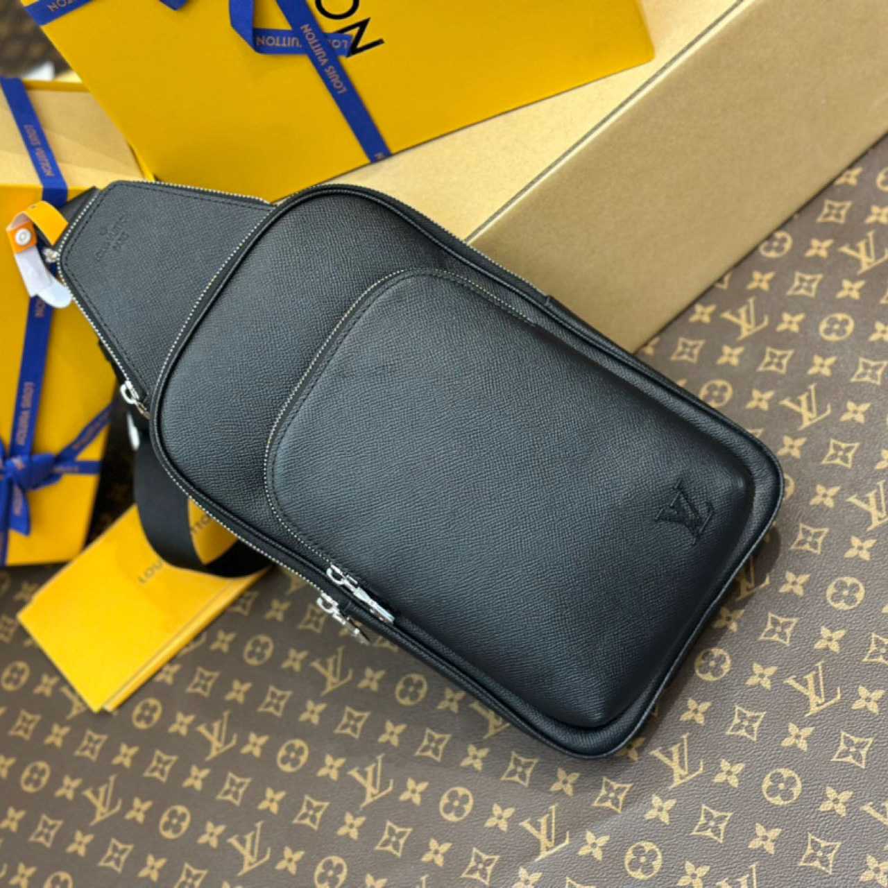 Louis Vuitton Avenue Slingbag NM    M30863 - 