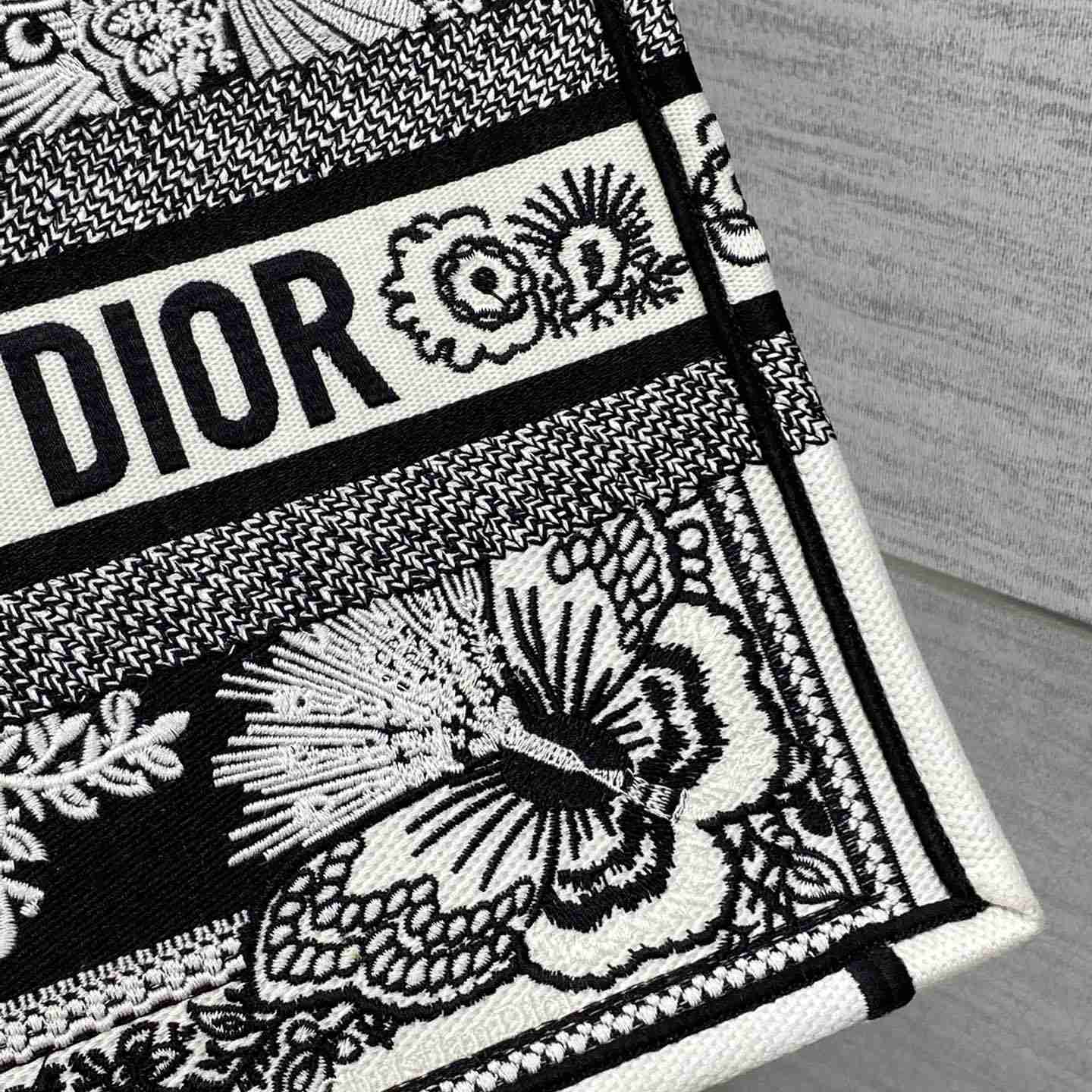 Dior Medium Dior Book Tote - 