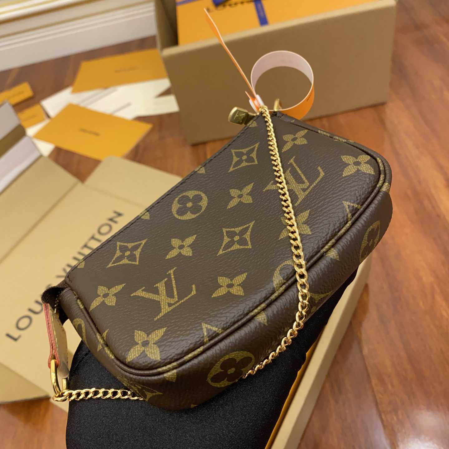 Louis Vuitton Mini Pochette Accessoires M58009 - 