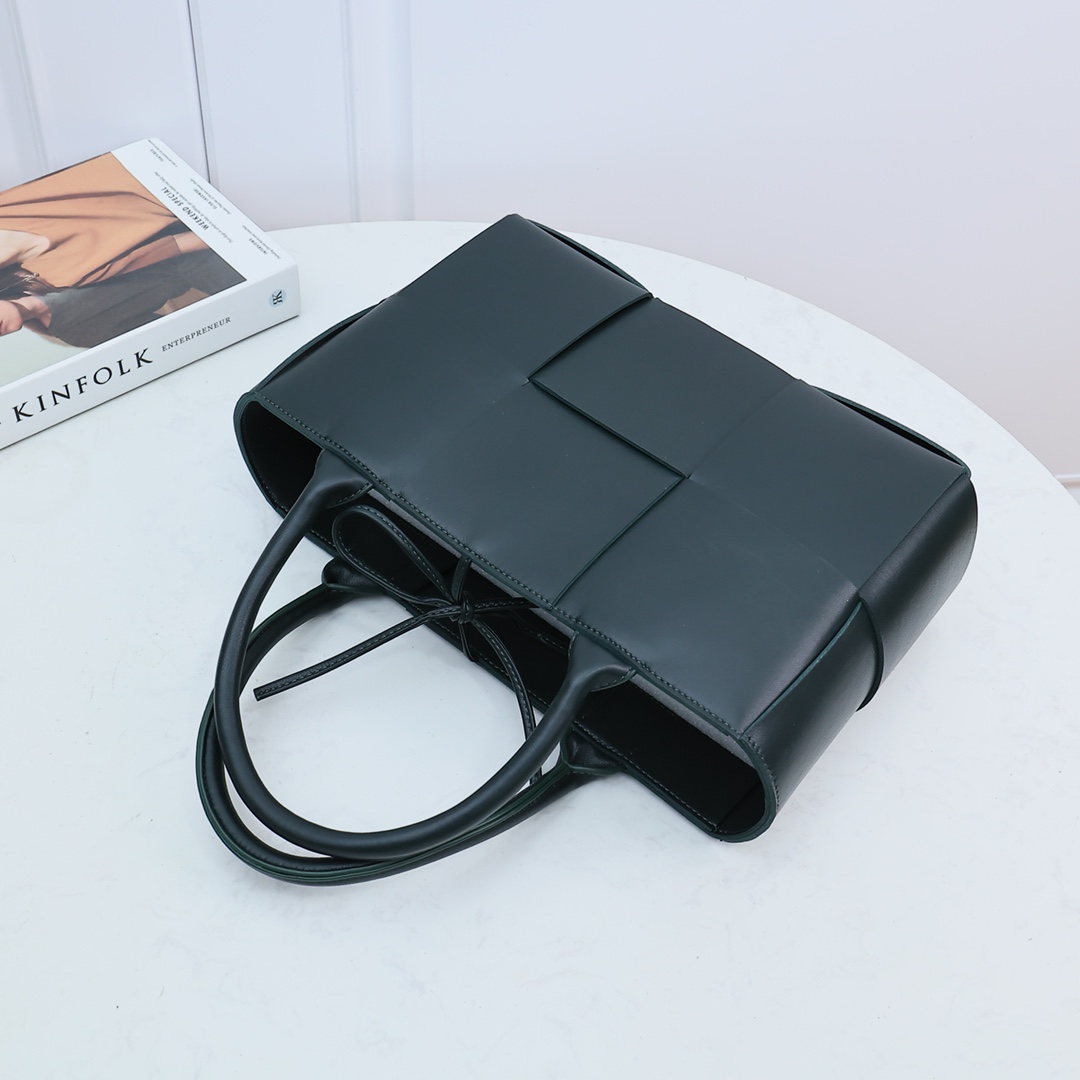 Bottega Veneta Small Arco Tote Bag - 