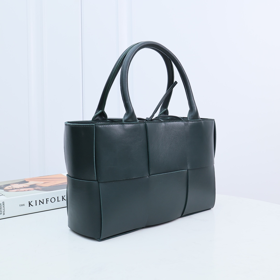 Bottega Veneta Small Arco Tote Bag - 