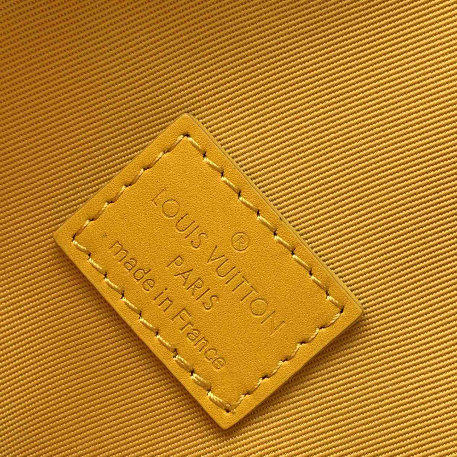 Louis Vuitton Steamer Wearable Wallet     M82917 - 
