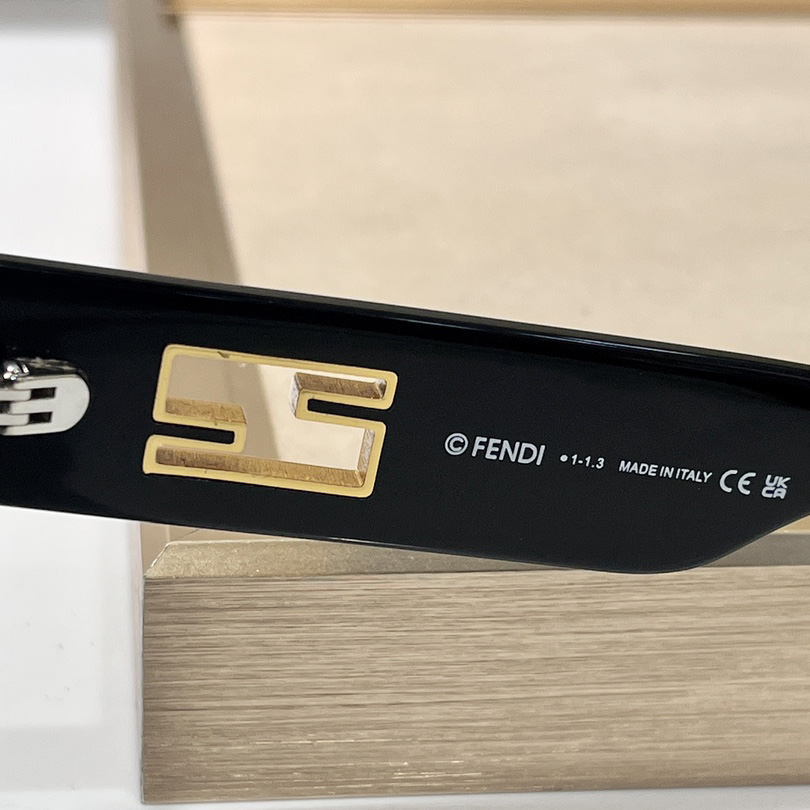 Fendi Baguette Black Acetate Sunglasses - 