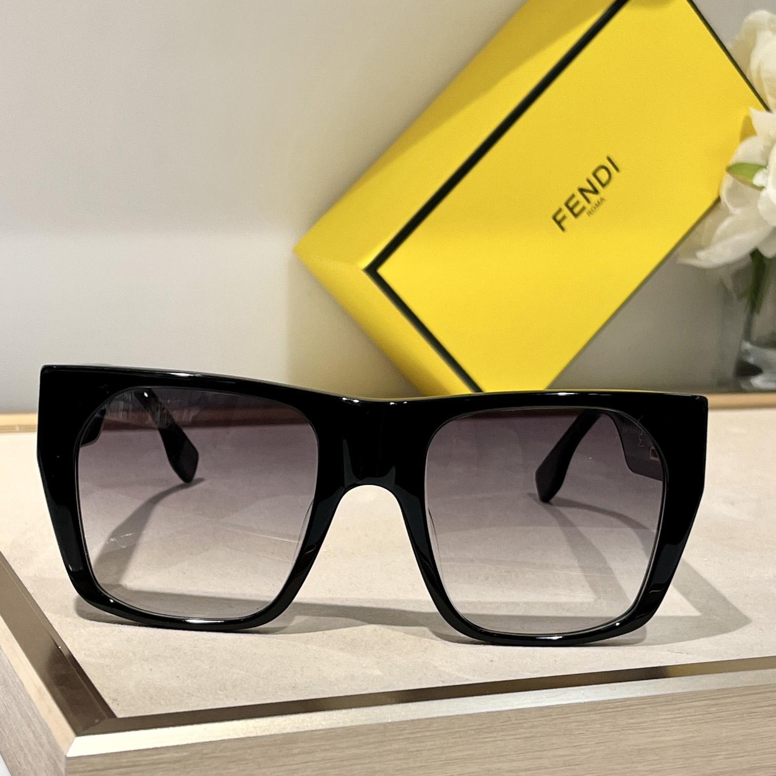 Fendi Baguette Black Acetate Sunglasses - 