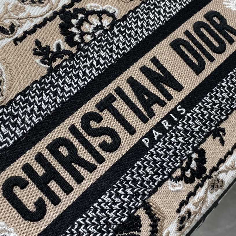 Dior Medium Lady D-Joy Bag - 