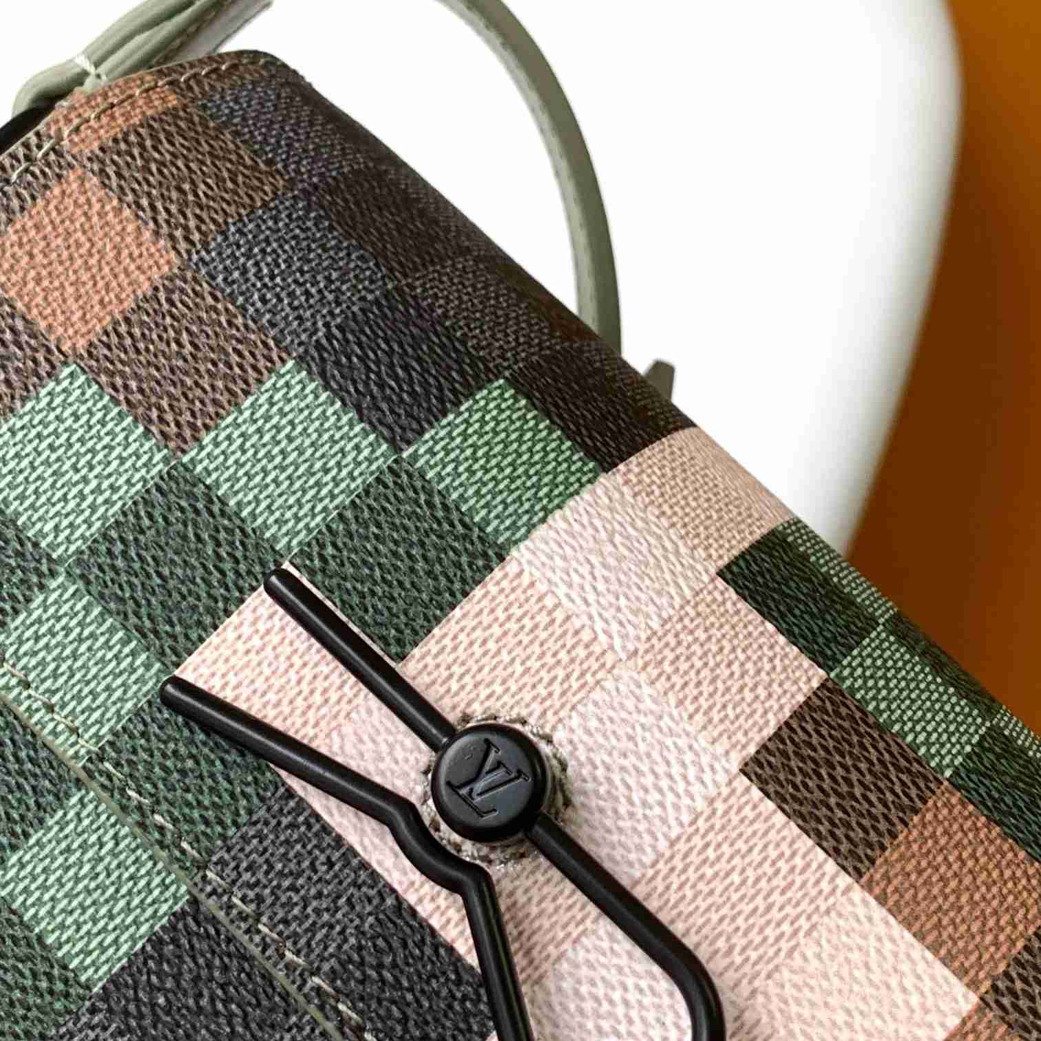 Louis Vuitton Steamer Wearable Wallet   M83172 - 