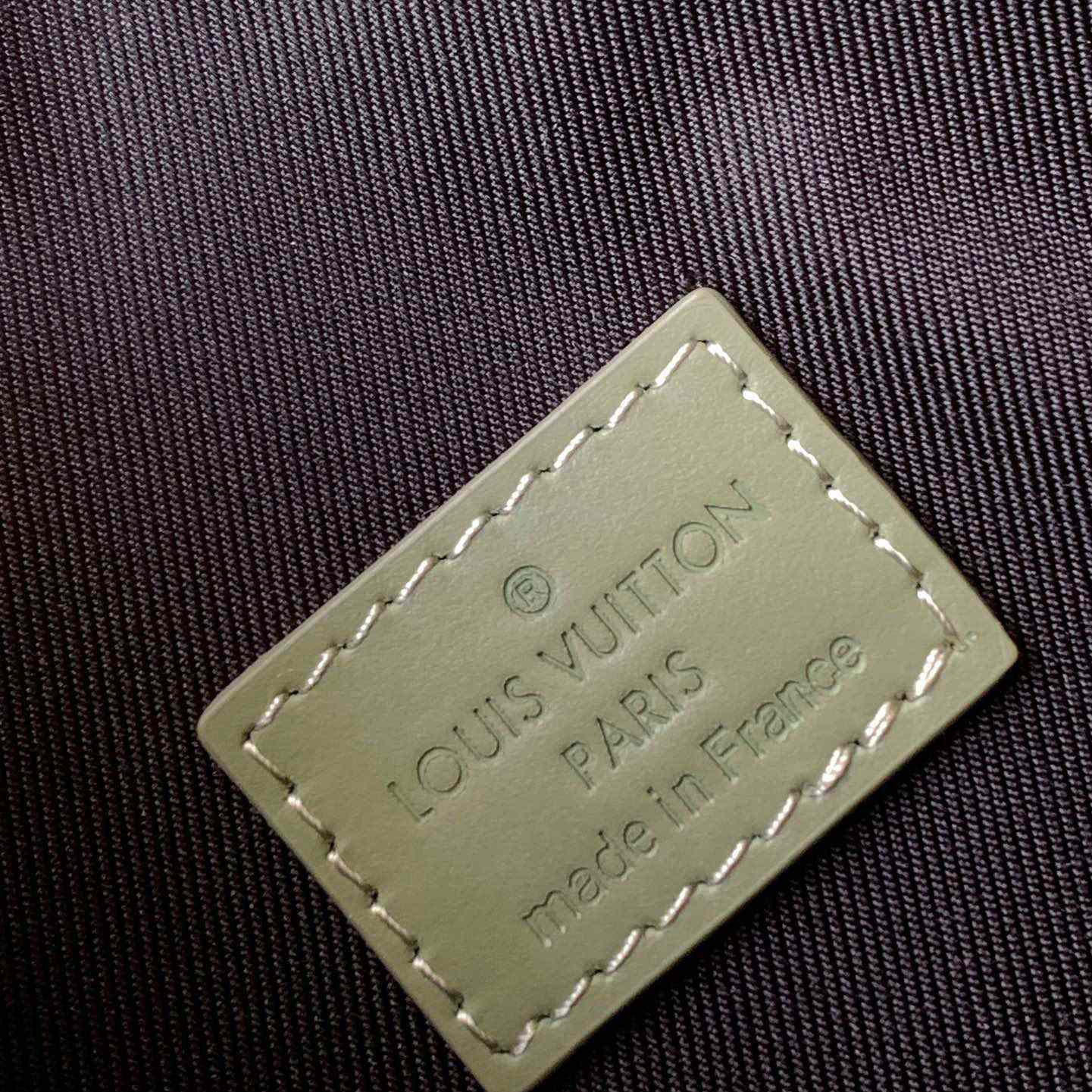 Louis Vuitton Steamer Wearable Wallet   M83172 - 