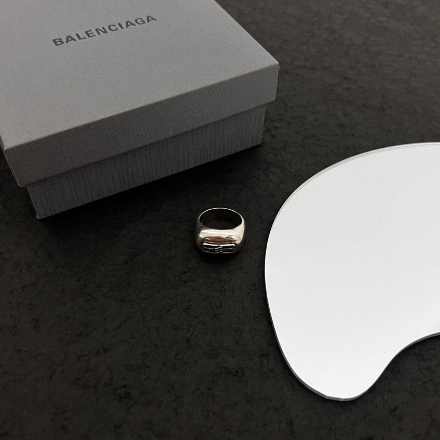 Balenciaga Icon Signet Ring  - 