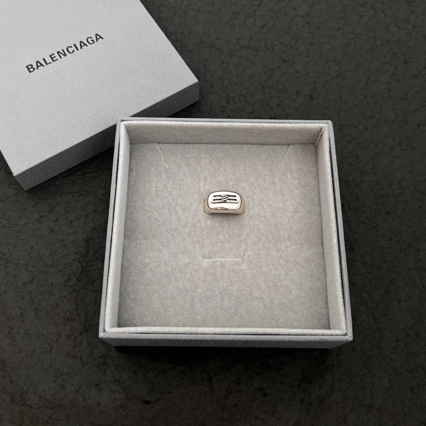 Balenciaga Icon Signet Ring  - 