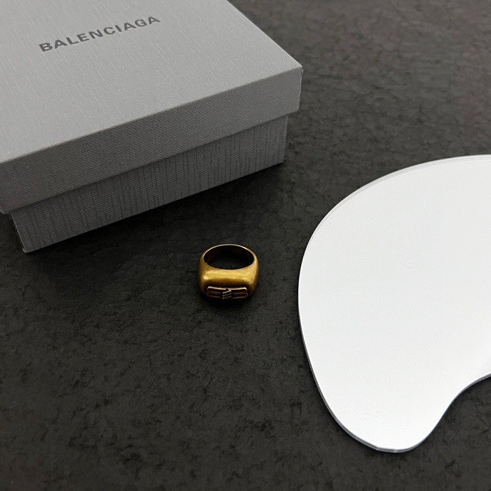 Balenciaga Icon Signet Ring  - 