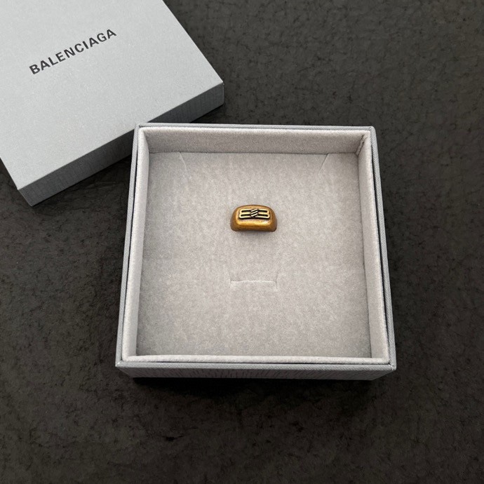 Balenciaga Icon Signet Ring  - 