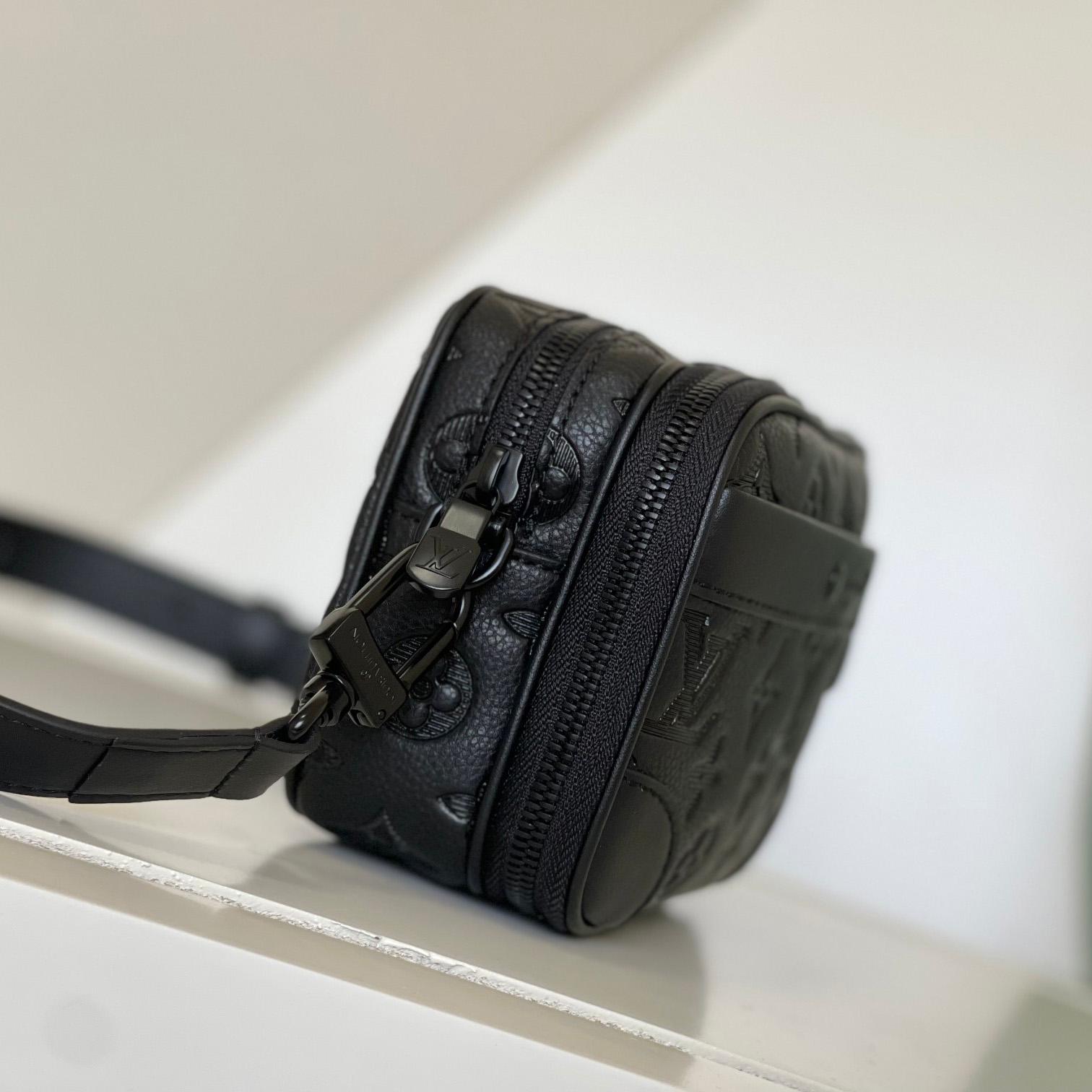 Louis Vuitton Alpha Wearable Wallet     M82544 - 