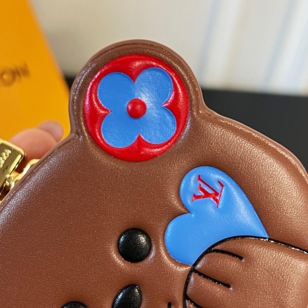 Louis Vuitton Teddy Bear Earphone Case   M01361 - 