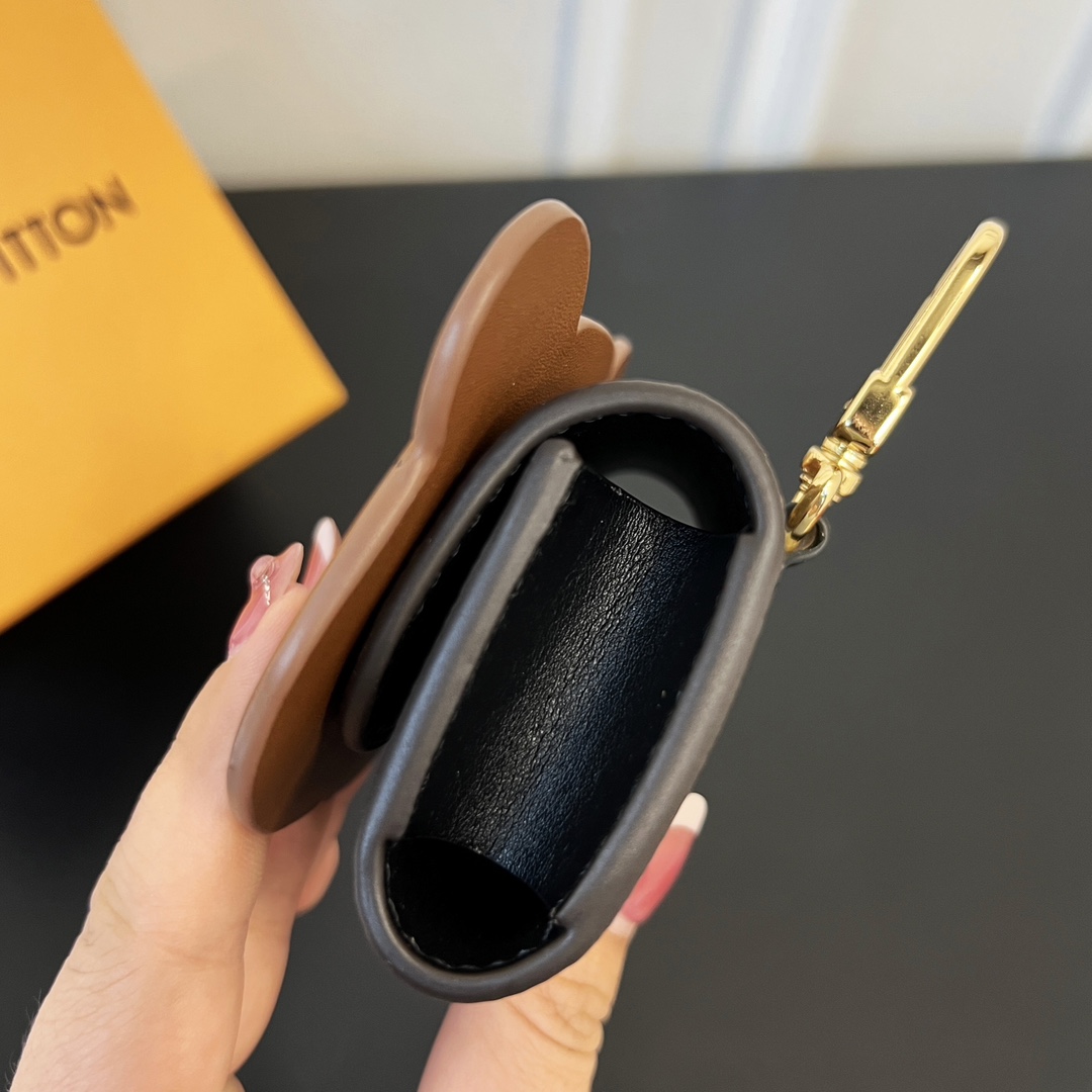 Louis Vuitton Teddy Bear Earphone Case   M01361 - 