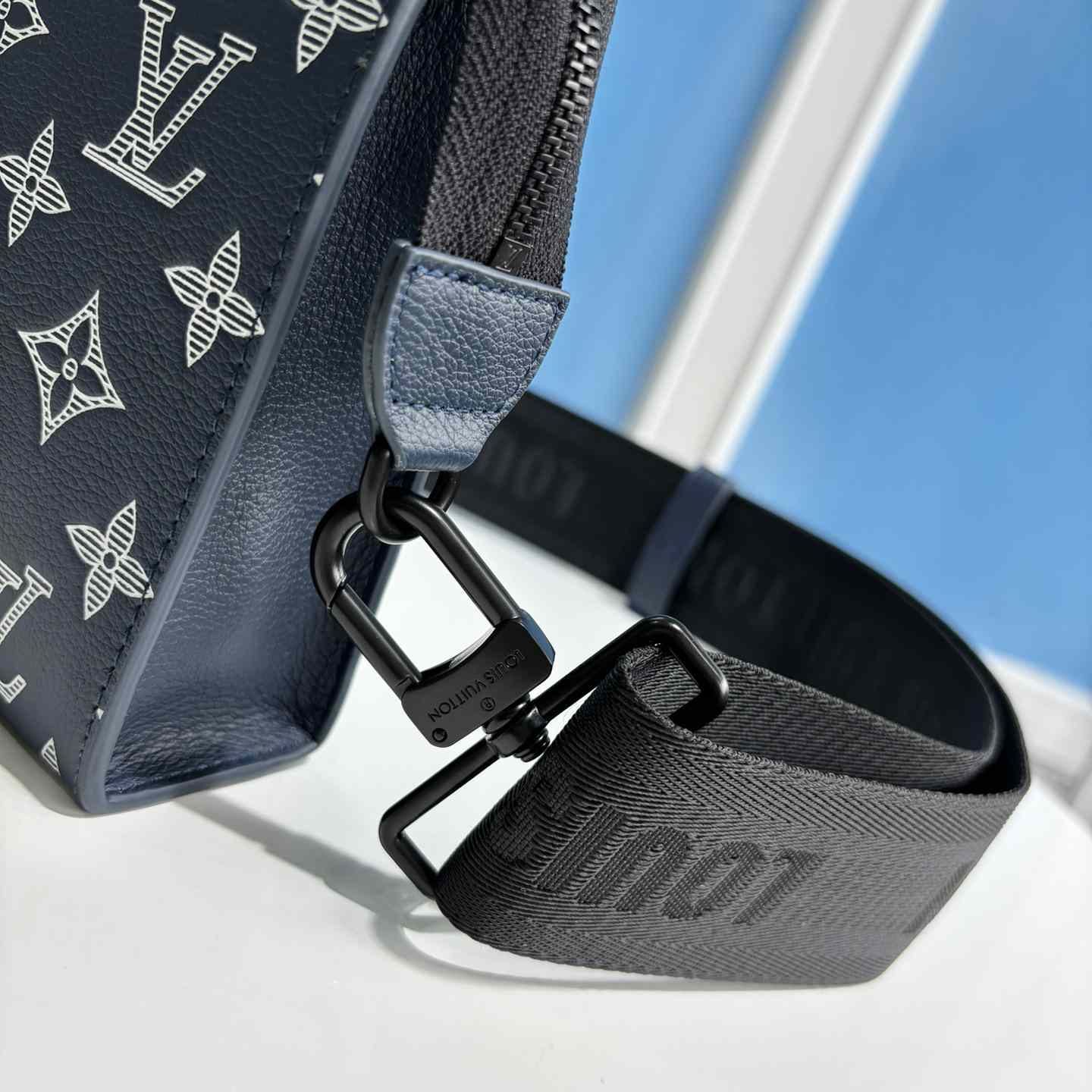 Louis Vuitton Gaston Wearable Wallet   M83384 - 
