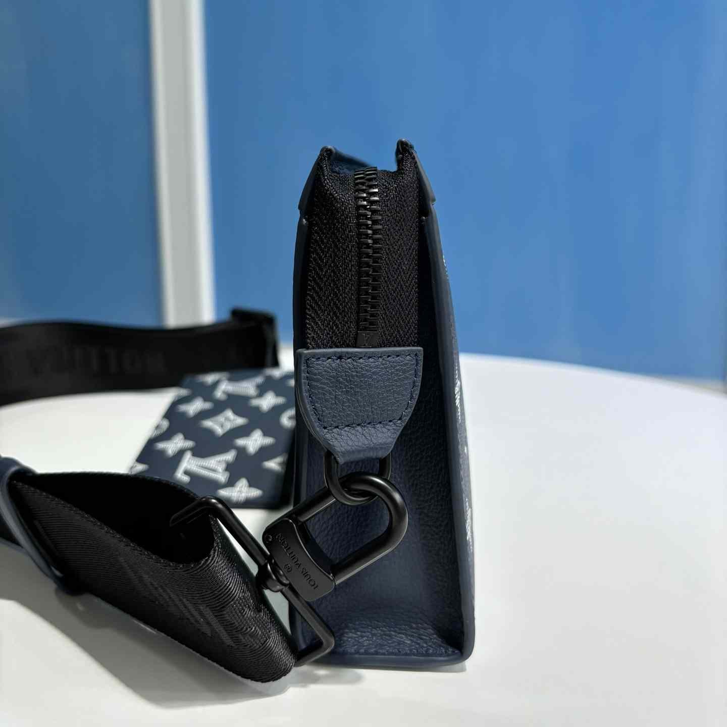 Louis Vuitton Gaston Wearable Wallet   M83384 - 