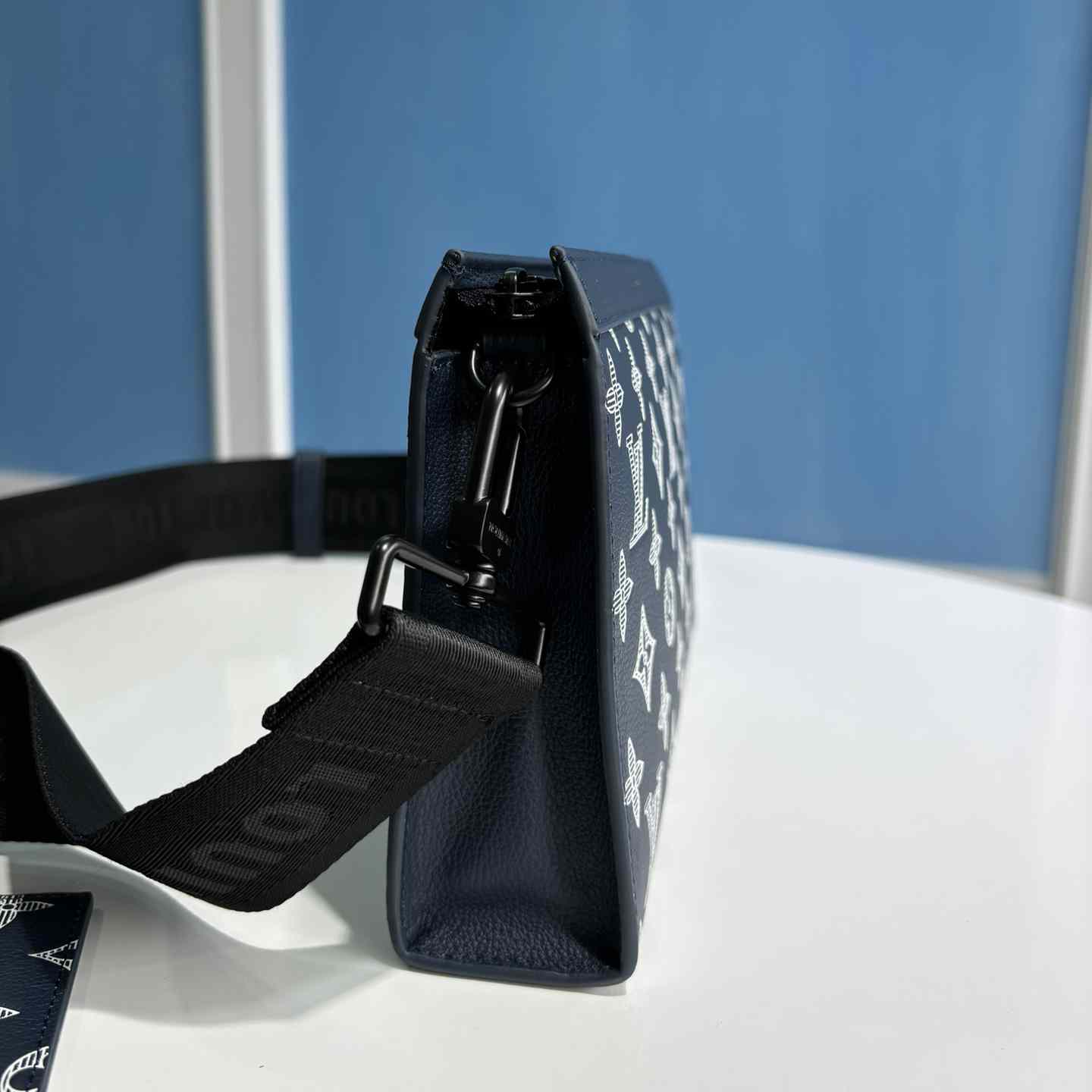 Louis Vuitton Gaston Wearable Wallet   M83384 - 