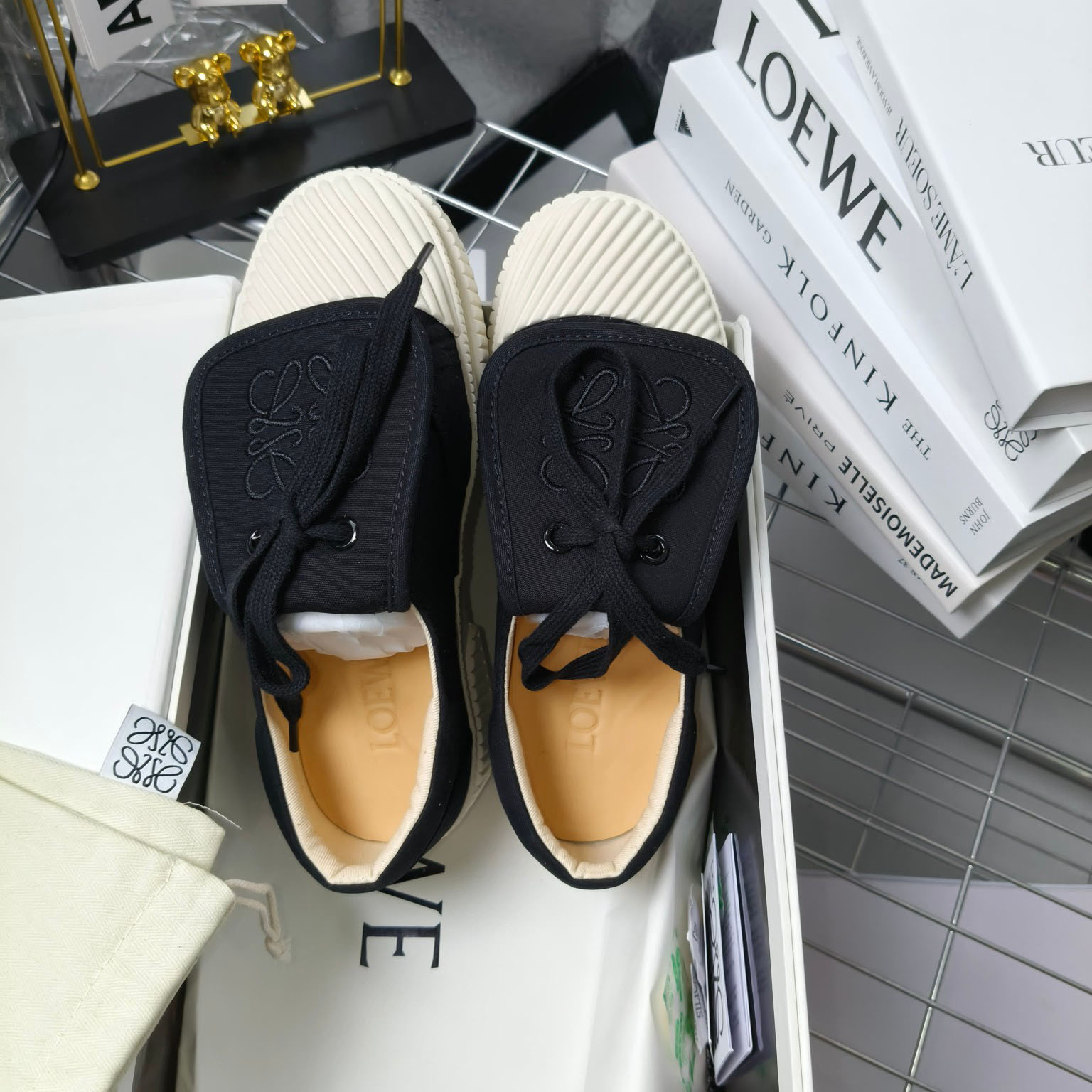 Loewe Anagram Embroidered Flap Low-Top Sneakers - 