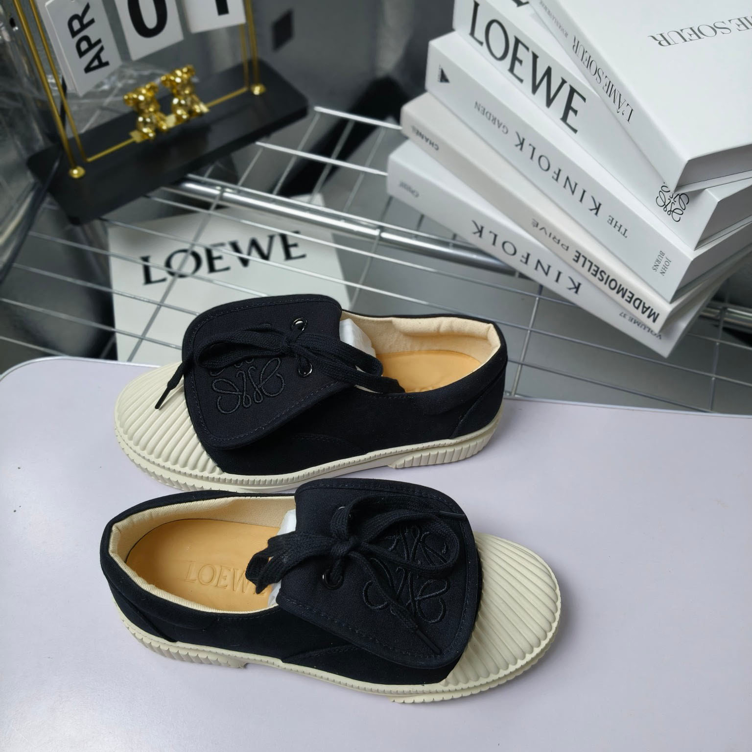 Loewe Anagram Embroidered Flap Low-Top Sneakers - 
